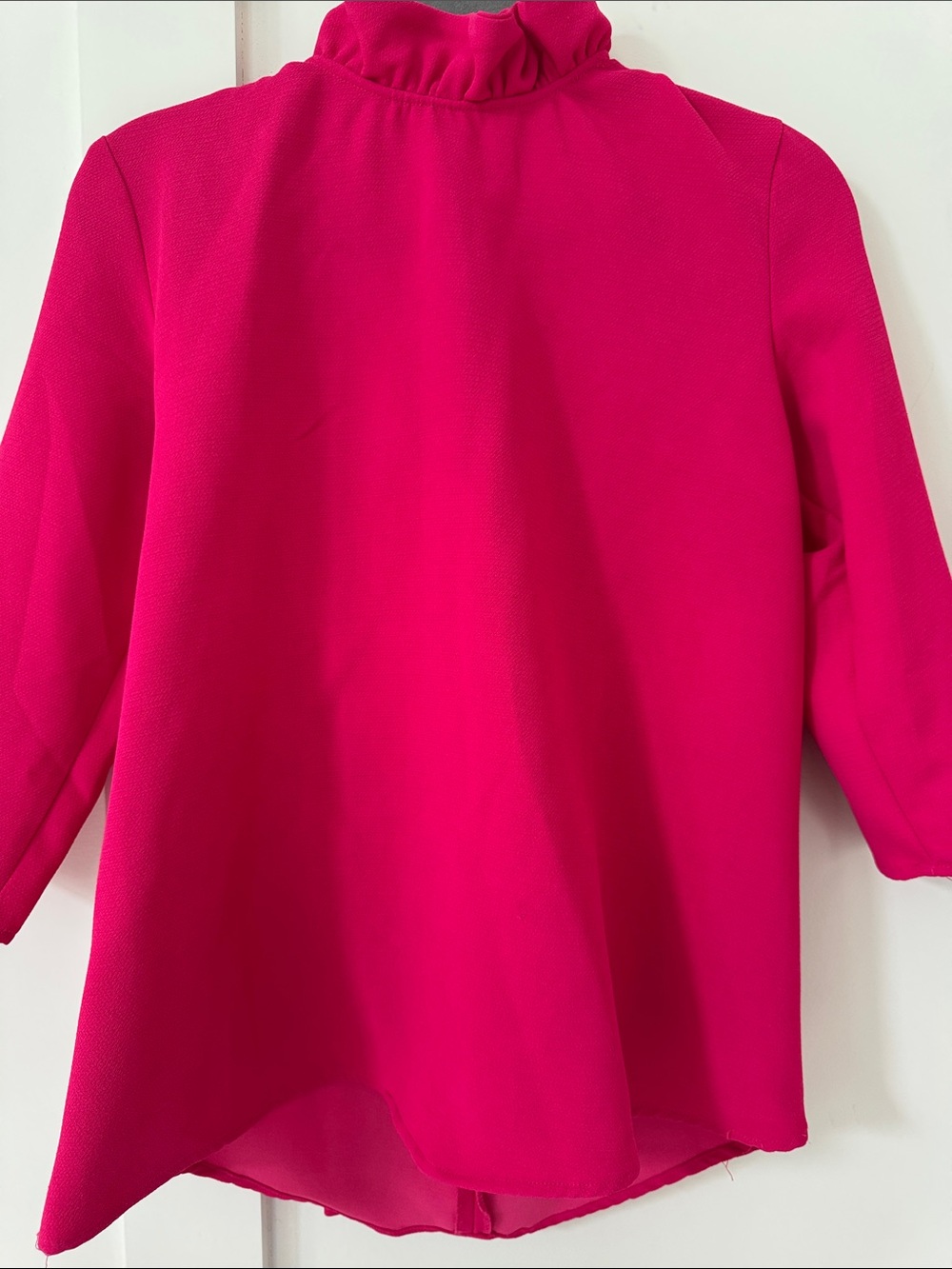 Tuckernuck Pomander Place Faye Fuchsia Pink Crepe Ruffled Neck Bow Top S - Picture 2 of 9